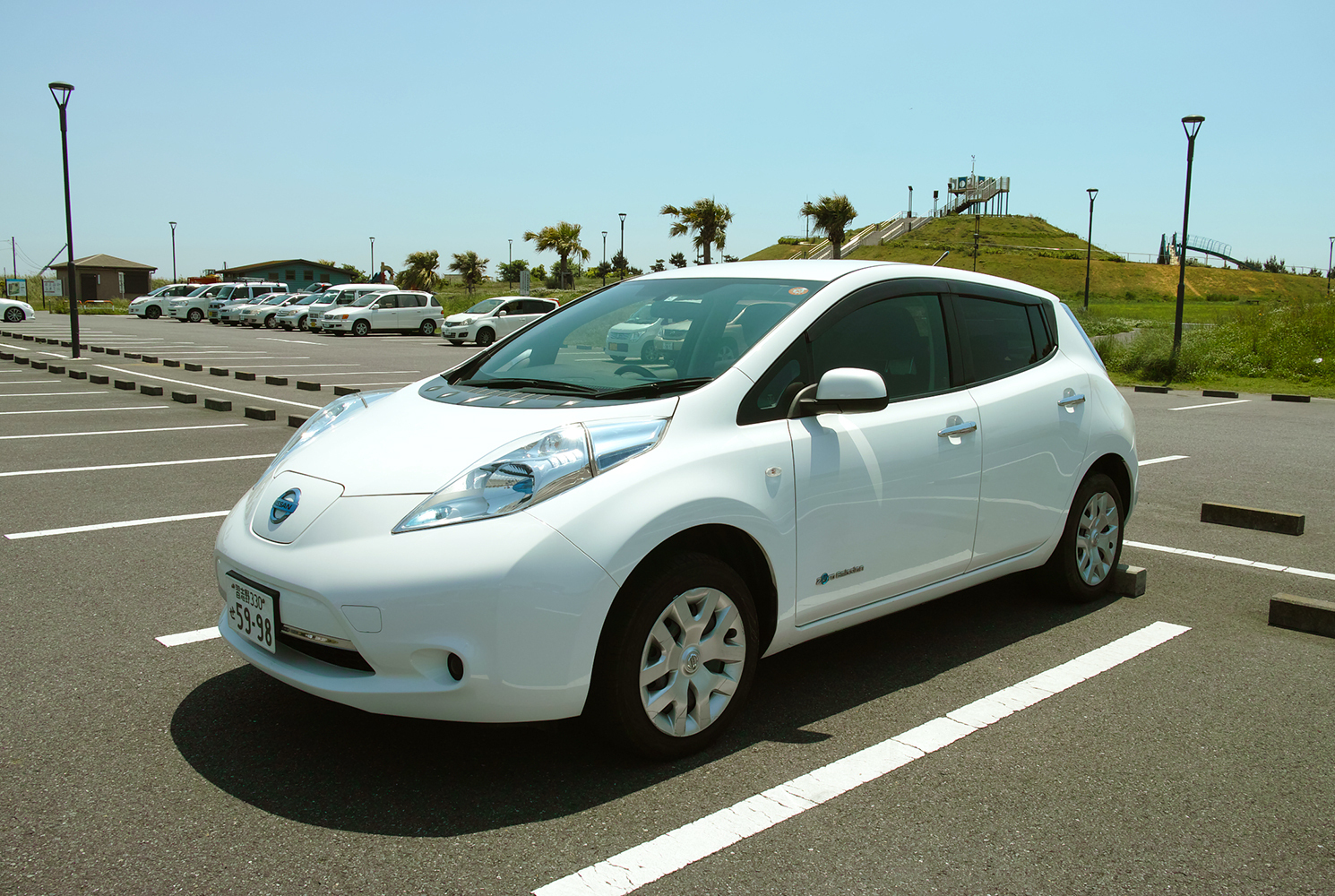 明和地所電気自動車
