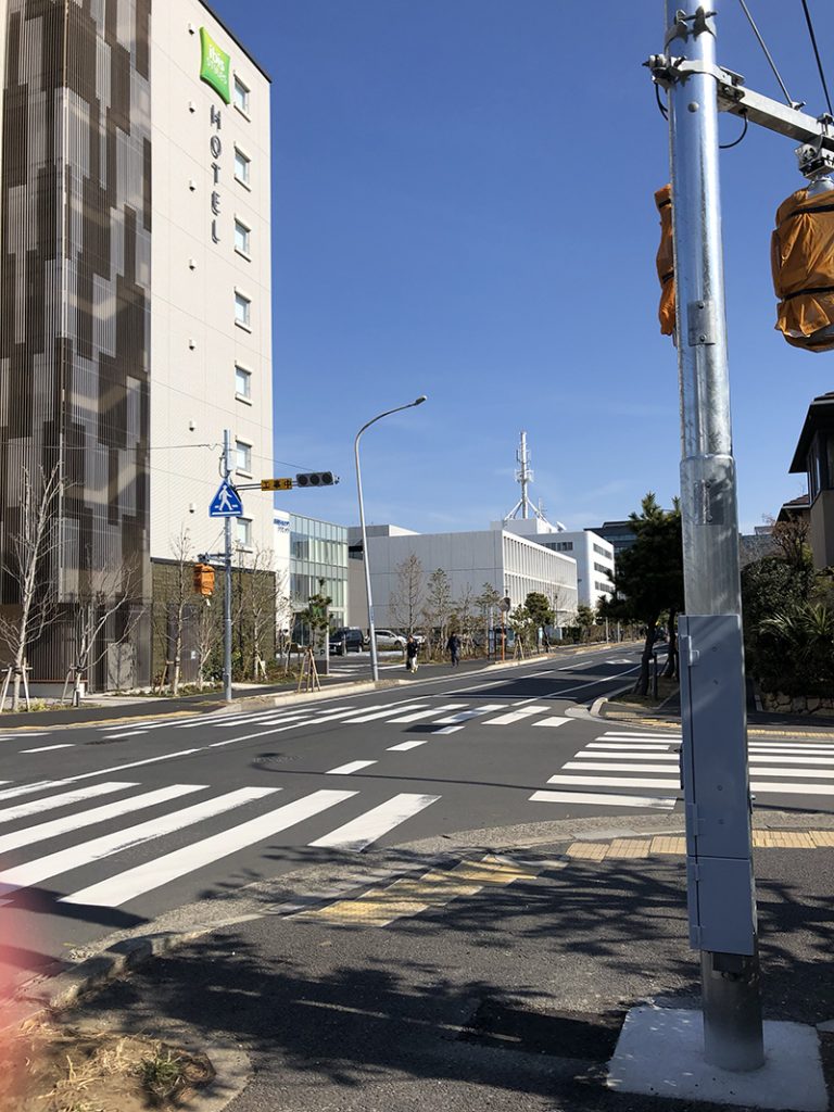 信号 の ない 交差点 自転車