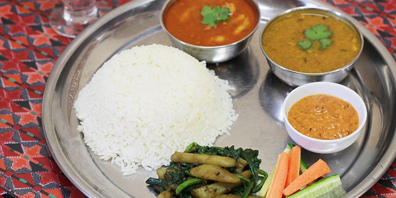 浦安で ネパールの家庭料理 ダルバート が味わえる 野菜たっぷり ヘルシーなネパールの定食 一足先にいただいてきたのでレポートします 当代島 ヒマラヤ食堂 浦安に住みたい Web