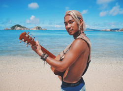 ウラヤスフェスティバルは前夜祭から楽しもう！ウェルカムゲート出演のアーティスト【海と太陽のアーティストSunさん】をご紹介♪