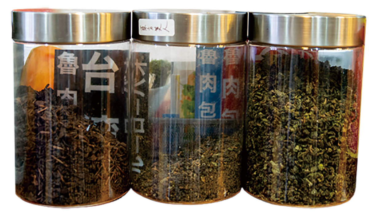 お茶は本場中国から空輸されているんです！