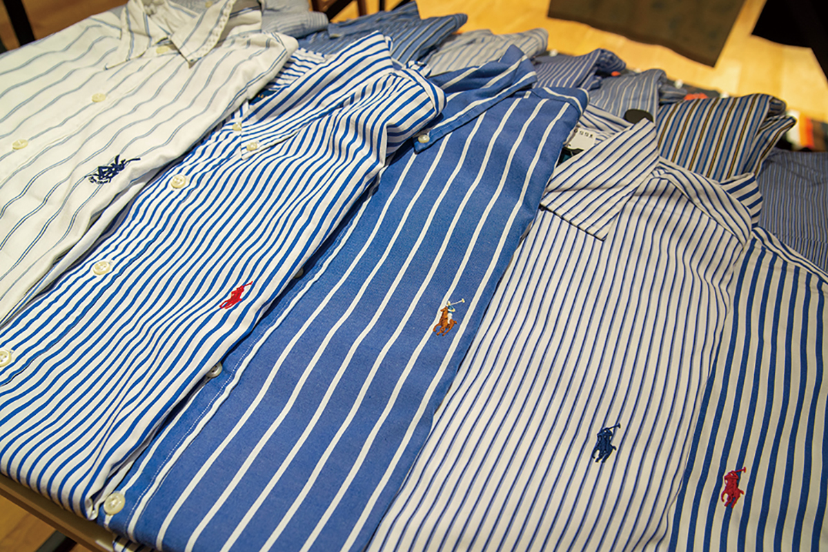 値段も4～5000円で挑戦しやすい！今年流行りのブルーのストライプシャツも、それぞれが少しずつ違う一点もの！お気に入りを探してみて！