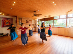 【New Open】ハワイ島「ヒロ」に継承するフラを学べるスタジオ「Hula Halau Na LikoKa Lehua」オープン！ フラだけじゃない、バランスボールエクササイズもめっちゃ楽しい♪