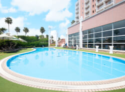 【夏休み】太陽と潮風を感じながら、心も身体もはじける夏体験♪ 5日間限定の夏まつりも楽しめる！ グランドニッコー東京ベイ 舞浜 プール「Grand Bleu」