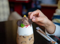 心ときめく“ディズニー・クリスマス”へ！ディズニーアンバサダー<sub>®</sub>ホテルで味わう、クリスマスの特別なひととき【浦安市舞浜】