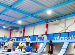 子どもも大人も笑顔になって、思いっきり体を動かせる場所♪トランポランドは「跳ぶ」だけじゃない、「新しい楽しみ方」が見つかる施設でした! 子どもも大人も笑顔になって、思いっきり体を動かせる場所♪トランポランドは「跳ぶ」だけじゃない、「新しい楽しみ方」が見つかる施設でした!
