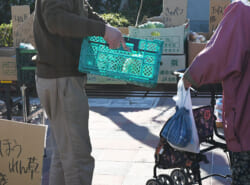 買い物支援の輪。住民同士の手をとり合い、顔が見える繋がり「見明川ファミリークラブマルシェ」。【第一日曜開催】 買い物支援の輪。住民同士の手をとり合い、顔が見える繋がり「見明川ファミリークラブマルシェ」。【第一日曜開催】