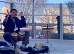 本日初舞台の浦安市認定街頭パフォーマー「ワンホーンパーカッション槇篤(まきあつし)」さんを突撃取材! 本日初舞台の浦安市認定街頭パフォーマー「ワンホーンパーカッション槇篤(まきあつし)」さんを突撃取材!