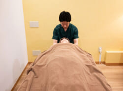 ママが「自分」に戻れるひととき。「保育士さんの見守りサービス」で、産後の体調ケアや育児の疲れを、心置きなく解消！｜心と体に優しい整体・鍼灸+nico